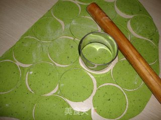 【菠菜腊肉烧卖】---那一抹营养均衡的浅绿色很养眼的做法步骤：4