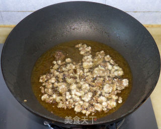 乳鸽乌鸡野生小黄菇煲汤的做法步骤：6