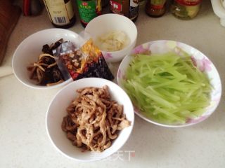 鱼香肉丝的做法步骤：2