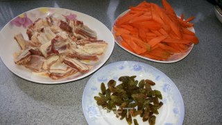 羊肉抓饭的做法步骤：1