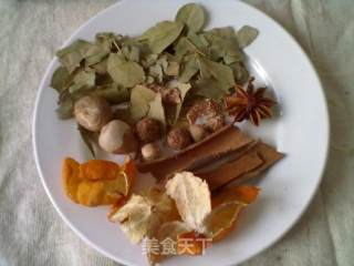 红烧牛肉的做法步骤：1