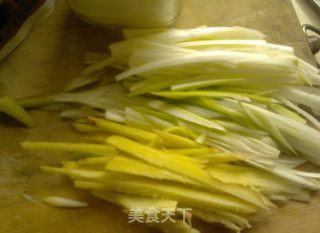 简单美味---清蒸鲈鱼的做法步骤：2