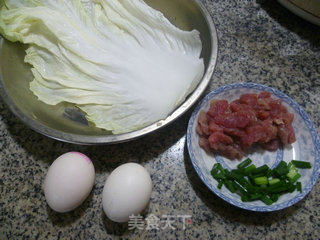 里脊肉大白菜鸡蛋汤的做法步骤：1