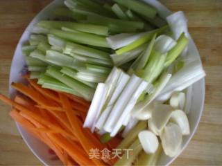 泡椒凤爪的做法步骤：1