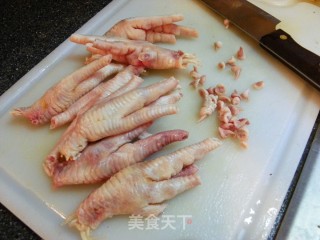 无花果眉豆花生鸡脚汤的做法步骤：3