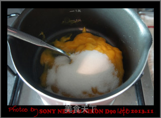 新鲜水果做主角---自制芒果、草莓酱夹心小蛋糕的做法步骤：3