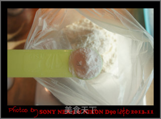 新鲜水果做主角---自制芒果、草莓酱夹心小蛋糕的做法步骤：9