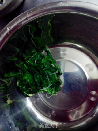 毛蛤蜊拌菠菜粉丝的做法步骤：1