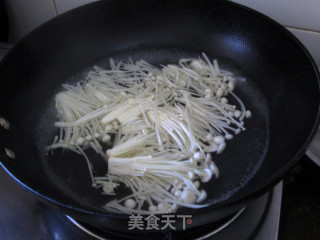 炝拌辣金针菇的做法步骤：5