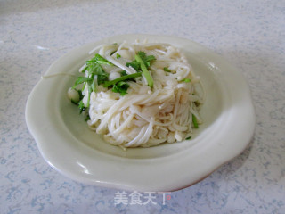炝拌辣金针菇的做法步骤：8