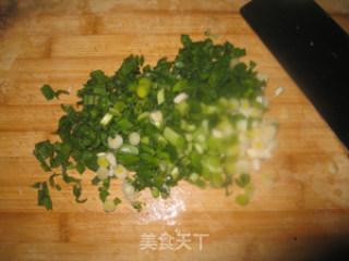 2分钟打造小宝宝超爱的下饭菜【蒜苗肉末】的做法步骤：2