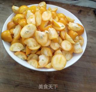 金桔果酱的做法步骤：2