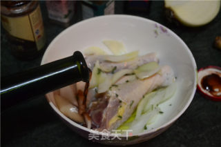 【迷迭香红酒烤鸡腿】的做法步骤：3