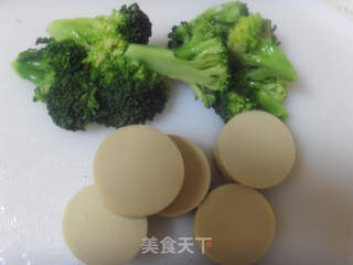 绿树银花（火锅豆腐拌西兰花）的做法步骤：5
