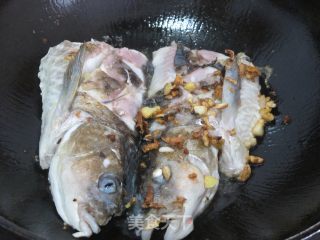 久久回味——剁椒金刚鱼的做法步骤：5