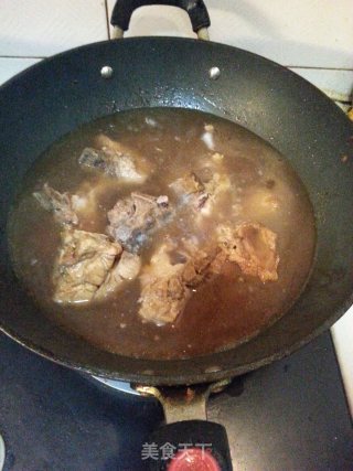 大骨头炖酸菜的做法步骤：8