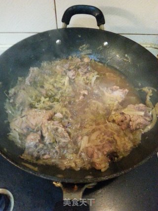 大骨头炖酸菜的做法步骤：10