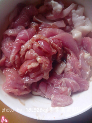 蒜薹炒肉片——美味家常菜的做法步骤：1