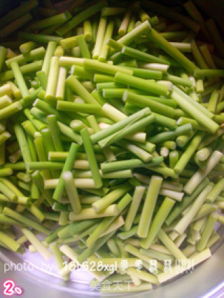 蒜薹炒肉片——美味家常菜的做法步骤：2