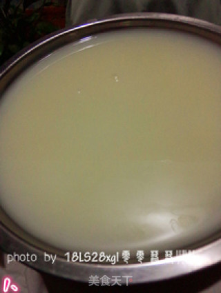 晶莹剔透肉皮冻的做法步骤：1