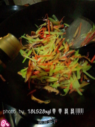 青笋卷三丝——营养更美味的做法步骤：8