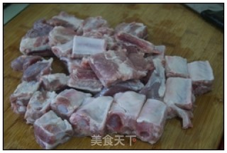 芋头烧排骨的做法步骤：1