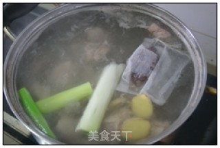 芋头烧排骨的做法步骤：3