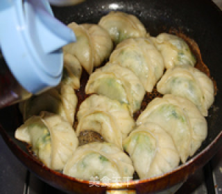 肉三鲜煎饺的做法步骤：16