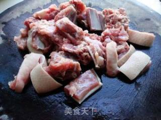 野生熟菌粉煮野猪肉的做法步骤：1