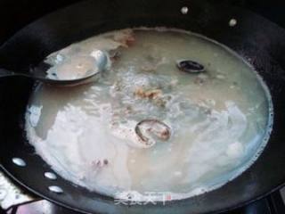 野生熟菌粉煮野猪肉的做法步骤：6