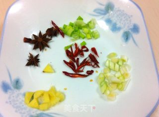 红烧带鱼豆腐的做法步骤：1