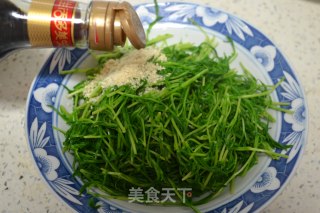 芝麻盐拌豆苗的做法步骤：10