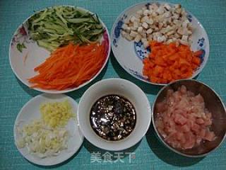 忘不了的家乡美味------【三丁炸酱面】的做法步骤：2