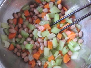 芹菜拌花生米的做法步骤：7