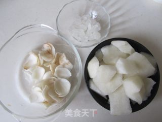 百合雪梨银耳羹的做法步骤：4
