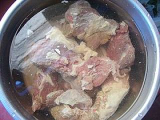 咖喱土豆牛肉的做法步骤：1