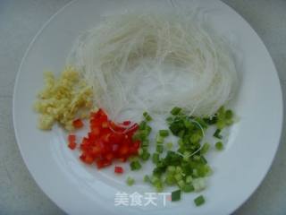 蒜蓉粉丝蒸扇贝的做法步骤：2