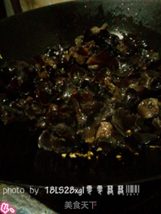 清爽小菜：双椒炒木耳的做法步骤：4