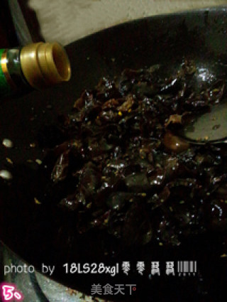 清爽小菜：双椒炒木耳的做法步骤：5