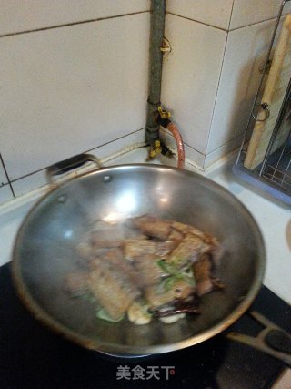 家常焖带鱼的做法步骤：7