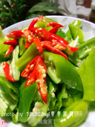 美味家常菜：尖椒炒肉的做法步骤：1