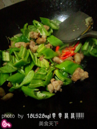 美味家常菜：尖椒炒肉的做法步骤：6