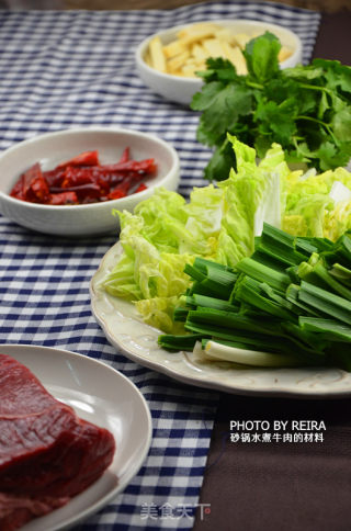 石锅水煮牛肉的做法步骤：1