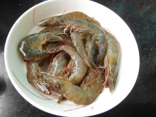 香脆椰丝虾的做法步骤：1