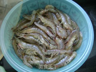 原汁原味--白灼虾的做法步骤：1