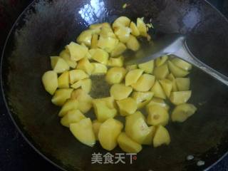 油焖土豆南瓜干的做法步骤：5