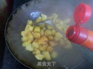 油焖土豆南瓜干的做法步骤：6