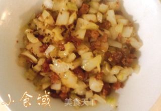 肉香四溢耶--红肠洋葱麦芬的做法步骤：2