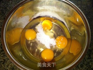 蜜枣海绵蛋糕的做法步骤：2