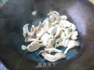 双菇炒南瓜的做法步骤：5